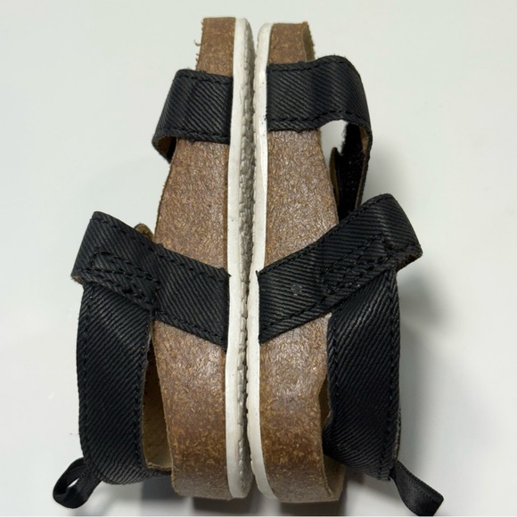 OshKosh B'gosh Black and Tan Kids Sandals - Picture 4 of 8